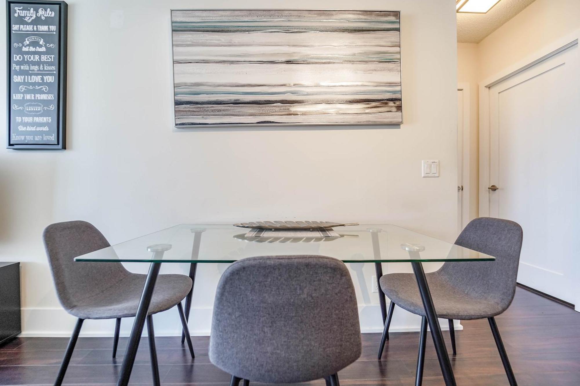 Chol Furnished Suites Heart Of Downtown Toronto, 2 Beds, Free Parking, Cn Tower View Exterior photo