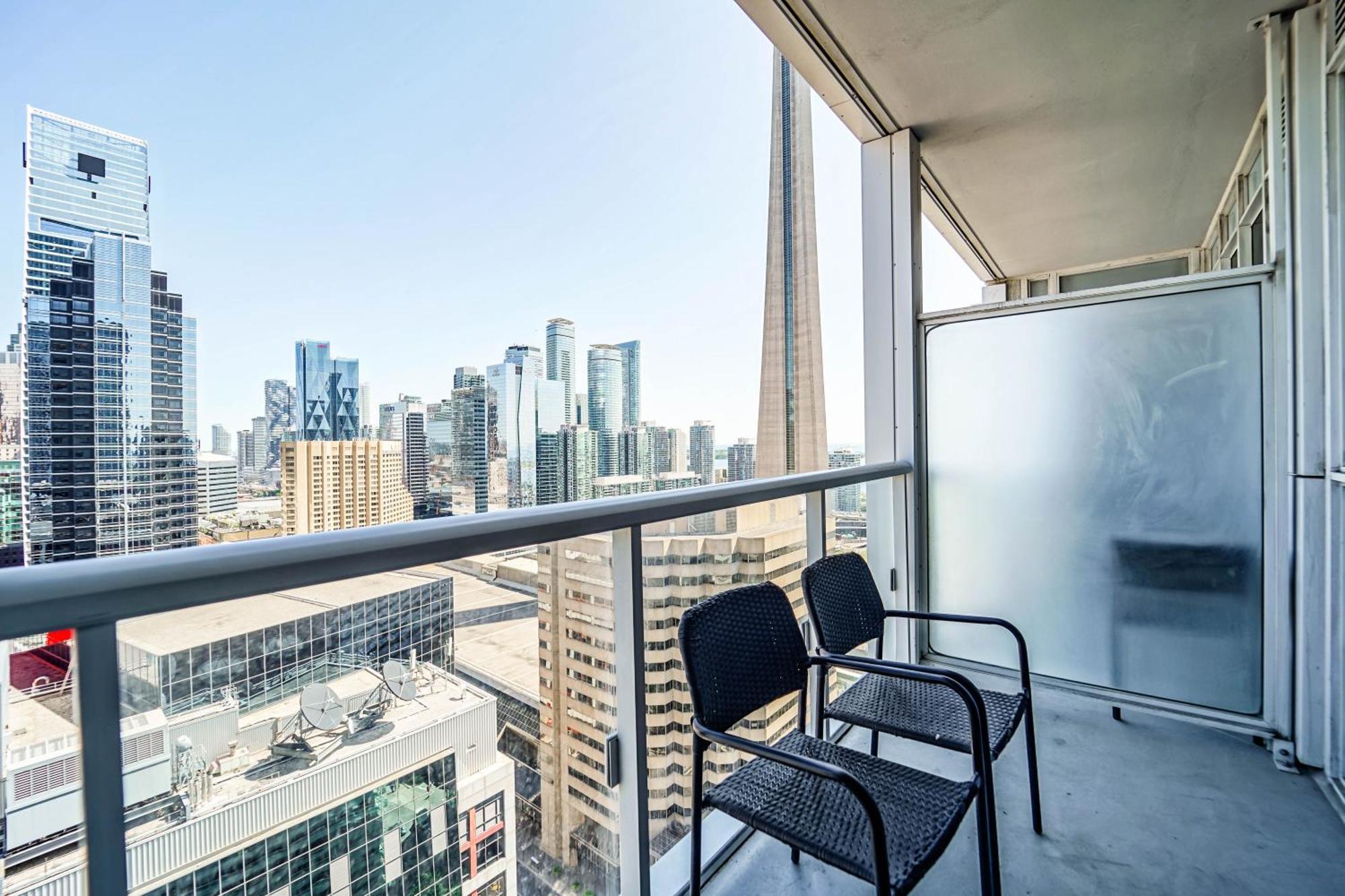 Chol Furnished Suites Heart Of Downtown Toronto, 2 Beds, Free Parking, Cn Tower View Exterior photo