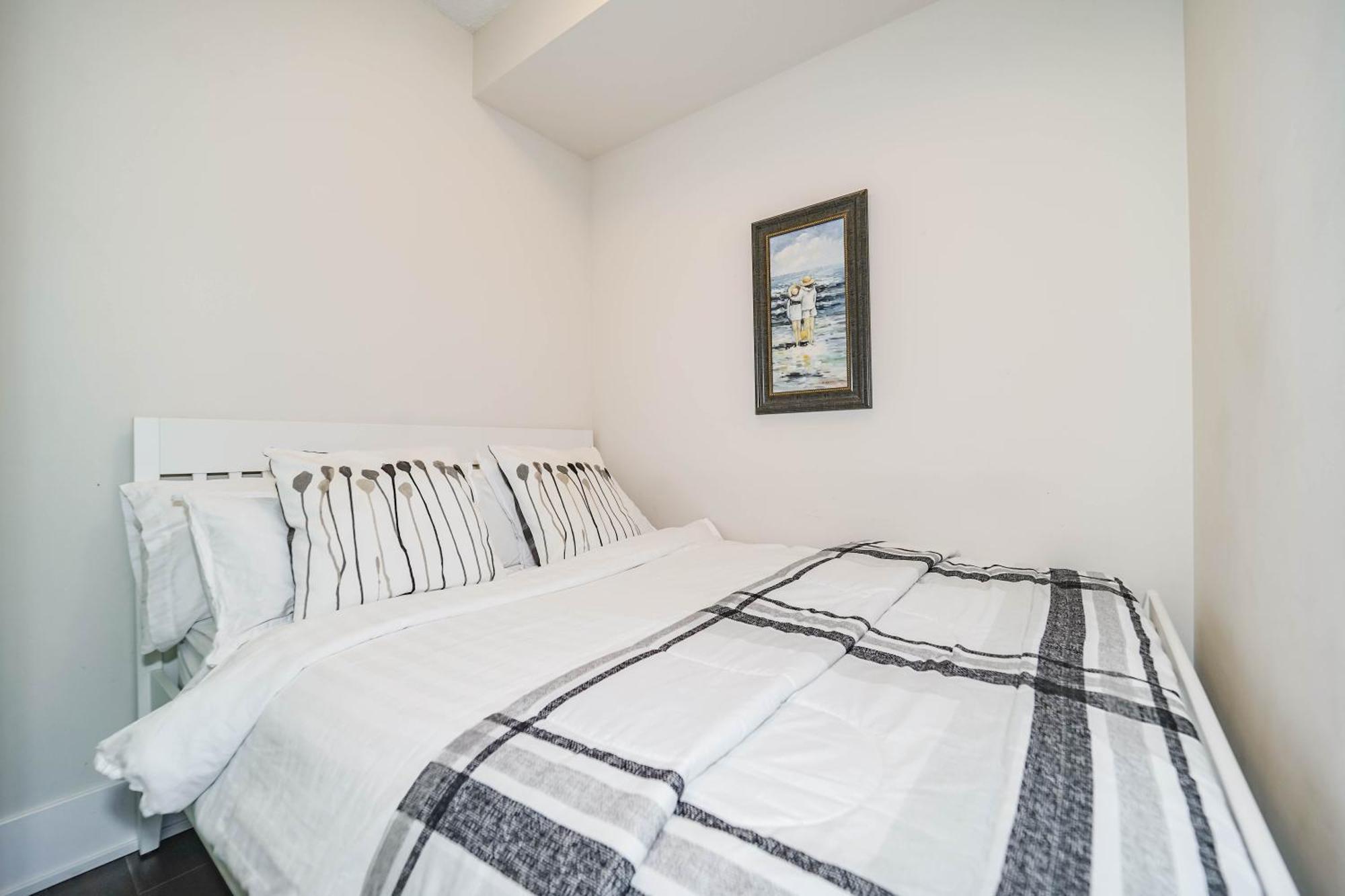 Chol Furnished Suites Heart Of Downtown Toronto, 2 Beds, Free Parking, Cn Tower View Exterior photo