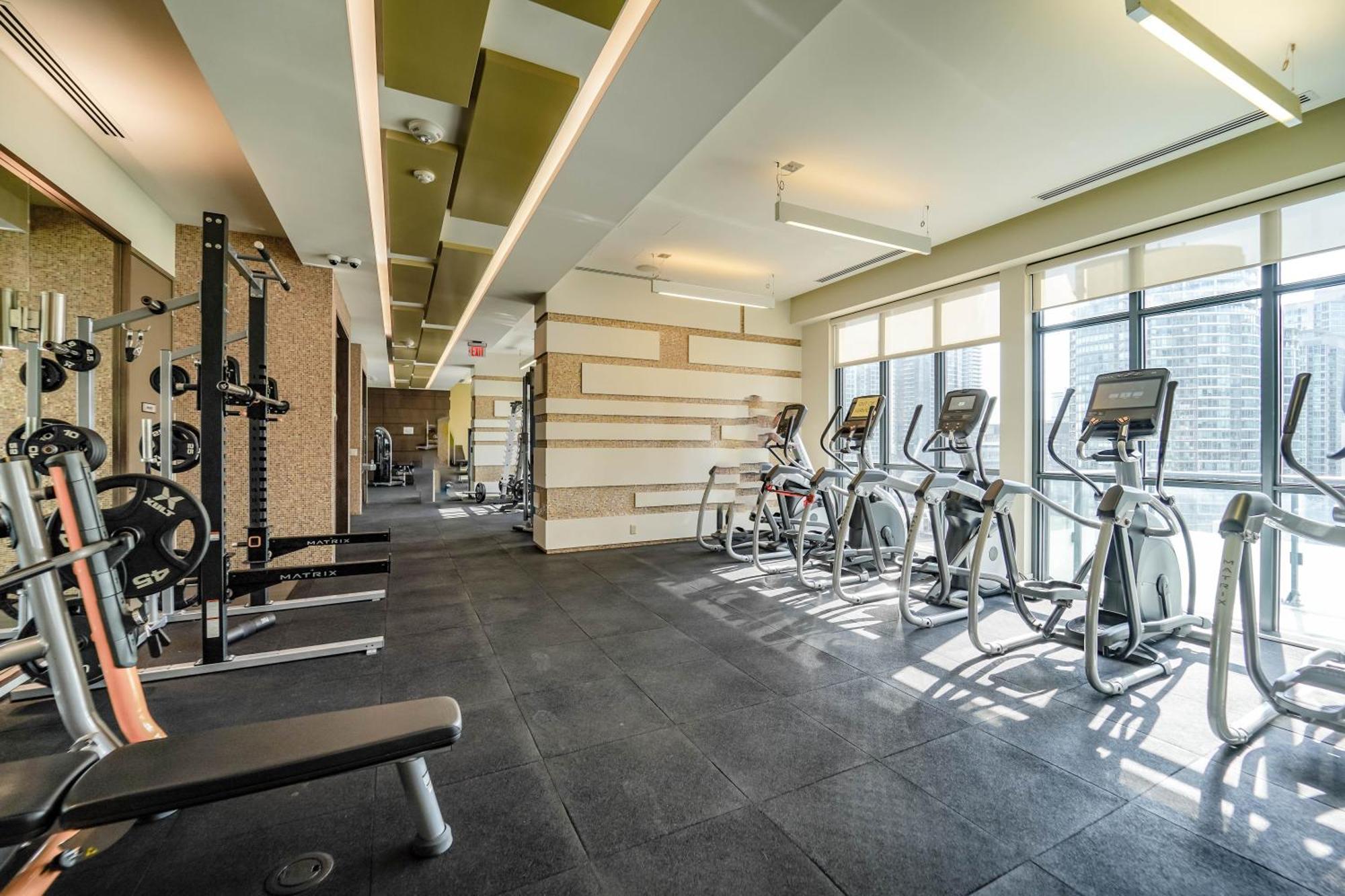 Chol Furnished Suites Heart Of Downtown Toronto, 2 Beds, Free Parking, Cn Tower View Exterior photo