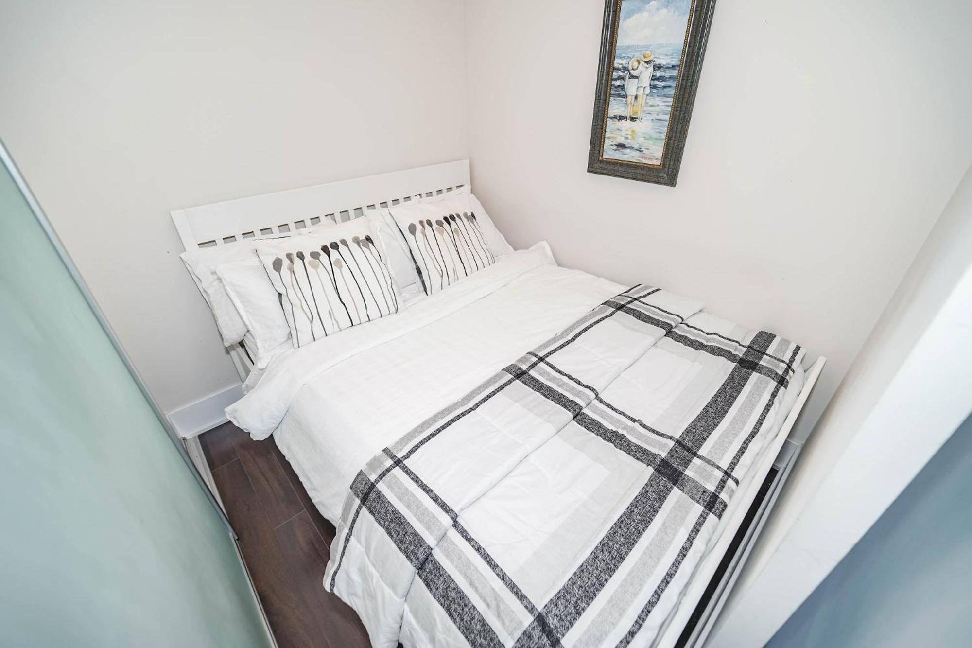 Chol Furnished Suites Heart Of Downtown Toronto, 2 Beds, Free Parking, Cn Tower View Exterior photo