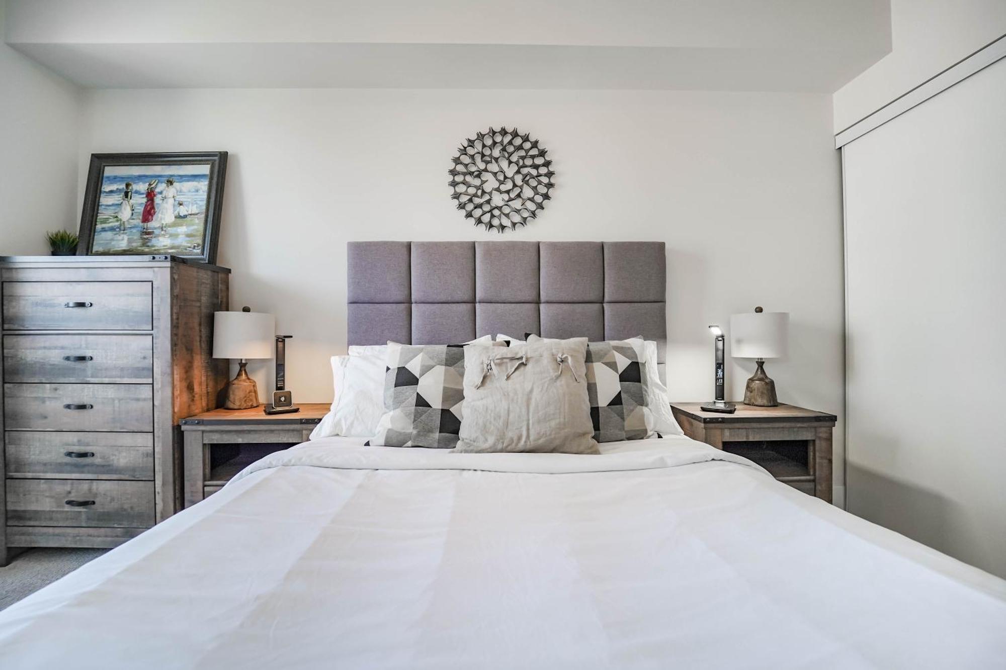 Chol Furnished Suites Heart Of Downtown Toronto, 2 Beds, Free Parking, Cn Tower View Exterior photo