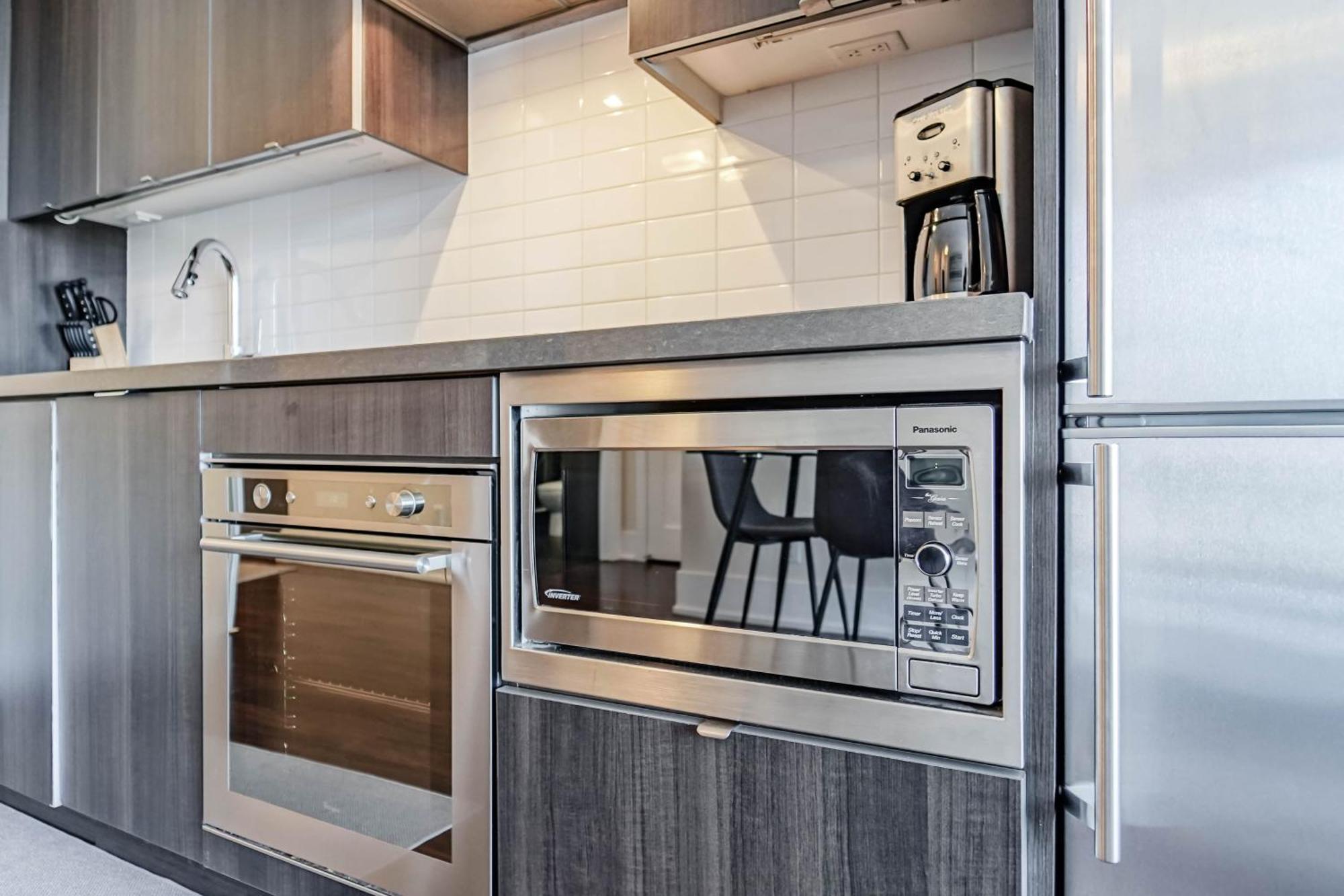 Chol Furnished Suites Heart Of Downtown Toronto, 2 Beds, Free Parking, Cn Tower View Exterior photo
